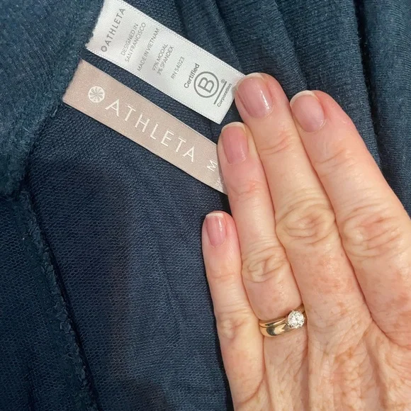 Athleta Nirvana Wear Two Ways Wrap In Dark - Picture 4 of 5